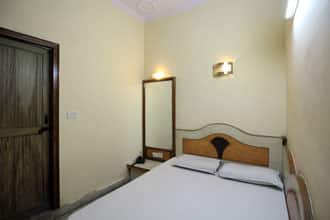 Hotel Gush International Dx., New Delhi 3
